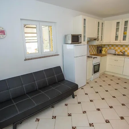 Moderne In Mit Garten Und Terrasse Porec