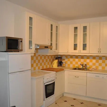 Moderne In Mit Garten Und Terrasse