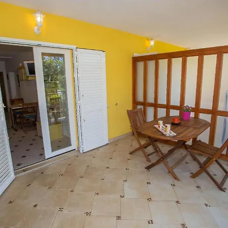 Moderne In Mit Garten Und Terrasse Apartment Porec