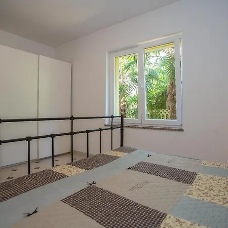 Moderne In Mit Garten Und Terrasse Porec