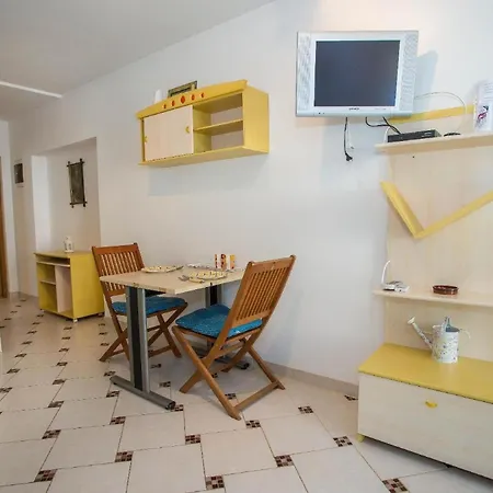 Apartment Moderne In Mit Garten Und Terrasse Porec